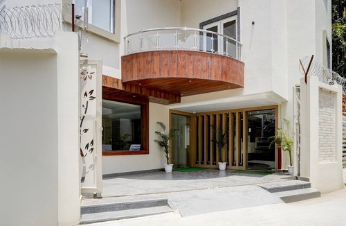 Varanasi House | Deluxe Banaras Central Railway Junction Sri Hari Inn