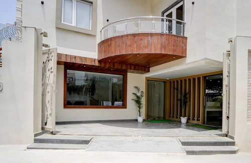 Varanasi House | Deluxe Banaras Central Railway Junction Sri Hari Inn