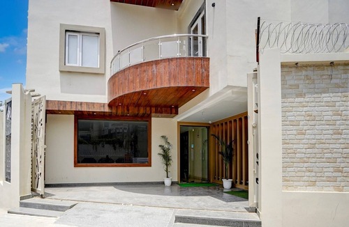 Varanasi House | Deluxe Banaras Central Railway Junction Sri Hari Inn
