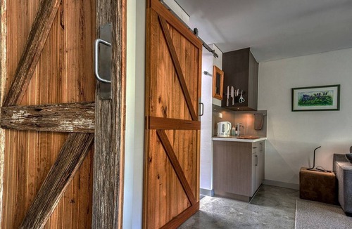 Venus Bay Cottage | Deluxe Beachside Cottage with Access to Venus Bay's Sandy Beaches in Victoria, Australia