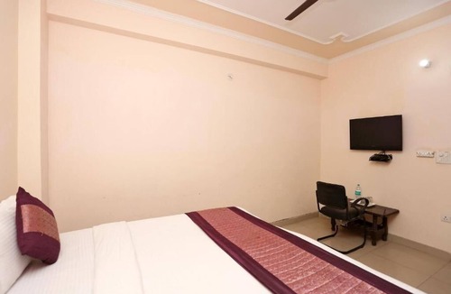 Mahipalpur Hotel | Deluxe Double Room - 2 Adults + 1 Child - Hotel Ramida Suites At Delhi Airportnn