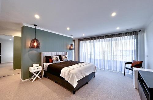 Mambourin House | Deluxe Master Bedroom in Melbourne west