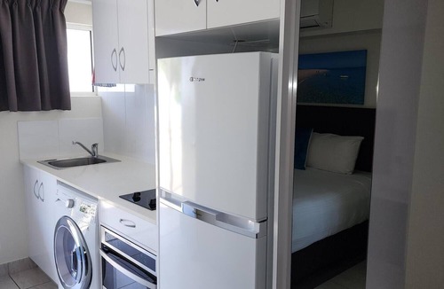 Emu Park Apartment | Deluxe Studio Unit 12