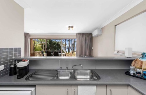 Denhams Beach Apartment | Denhams Beach Waterfront