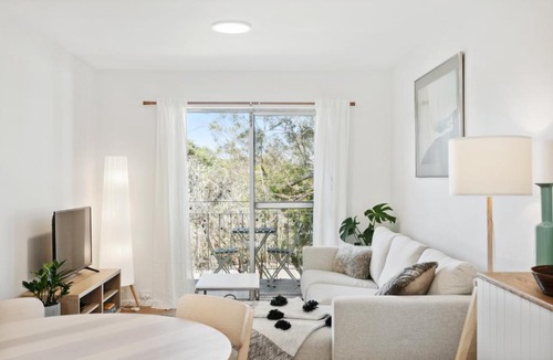 Scarborough Apartment | Designer 2BR Apartment Near Scarborough Beach