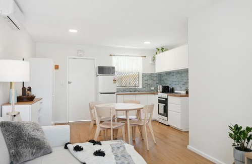 Scarborough Apartment | Designer 2BR Apartment Near Scarborough Beach