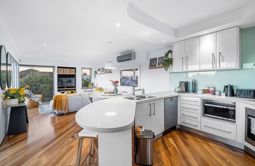South Perth House | Designer Luxury 3brd - Epic Views - South Perth