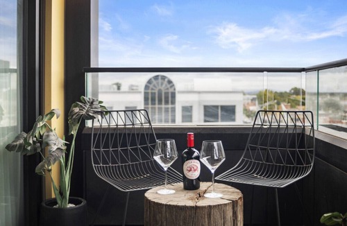 Brunswick Apartment | Designer Luxury Apt Brunswick