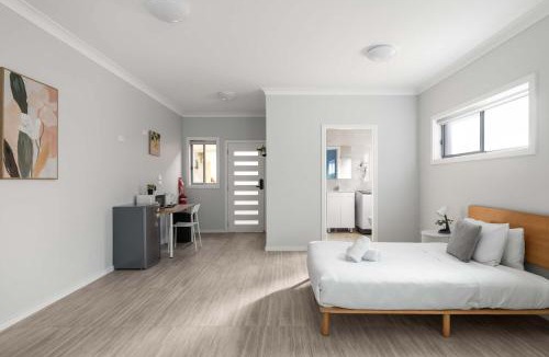 Ryde Apartment | Detached Quadruple Studio Room with Simple Kitchenette near Top Ryde city