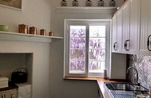 Angaston Cottage | Devitt on French is a quiet, romantic stone cottage in Angaston, Barossa Valley