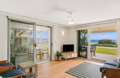 Tugun Apartment | Diamond Place 1 - Absolute Beachfront