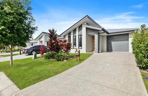 Caboolture South House | Dingo Den!