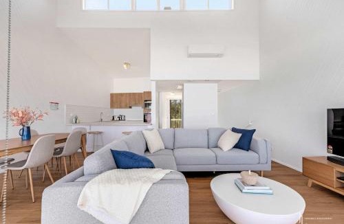 Malua Bay Apartment | Direct Beachfront Townhouse