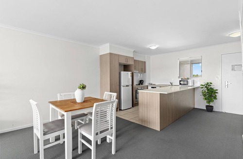 Mountain Creek Apartment | Direct Collective - Breeze on Brightwater