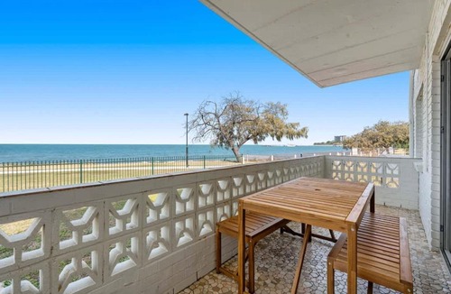 Redcliffe Apartment | Direct Ocean Front Apartment