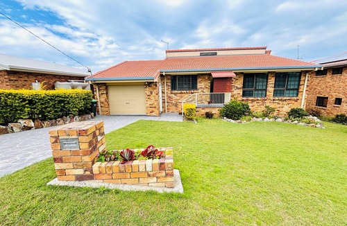 South Evans Head House | Dirrawong Views, 9 Boomerang Road, Evans Head: 3 BR, 1 BA House in Evans Head , Sleeps 5