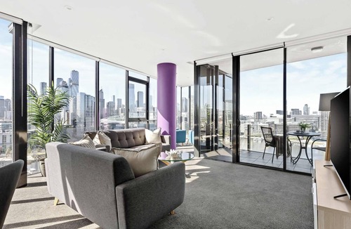 Docklands Apartment | Docklands Harbour View 3BR with Free Parking