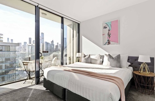 Docklands Apartment | Docklands Harbour View 3BR with Free Parking
