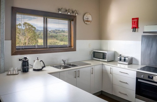 Botobolar Cottage | Dog Friendly Farm Stay - Excellent views and close to many wineries