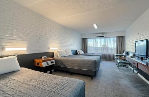 Mount Clarence Hotel | Dog Rock Motel