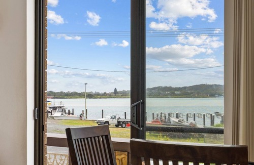 Tuncurry Apartment | Dolphin Place 1 on the Tuncurry waterfront.