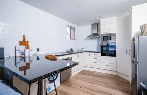 Pindimar Cottage | Dolphin View Cottage - tranquility on the water