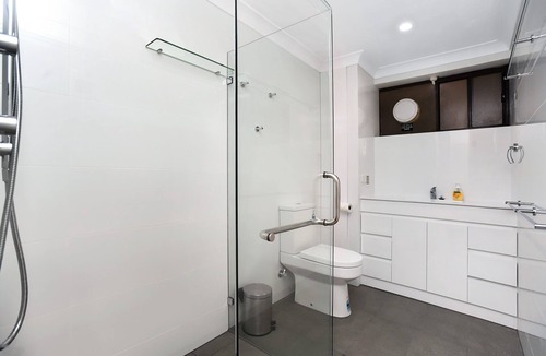 Port Elliot Apartment | Dolphins Beachfront Apartment 4: Gateway to an Incredible Horseshoe Bay View
