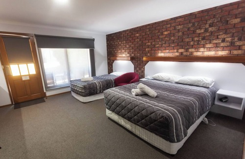 Donald Hotel | Donald Motor Lodge