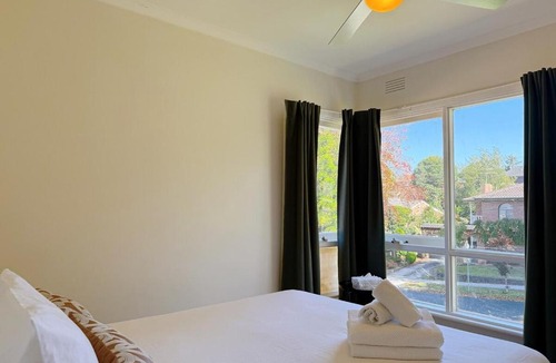 Doncaster House | Doncaster Westfiled House 4BD