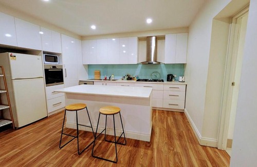 Doncaster House | Doncaster Westfiled House 4BD