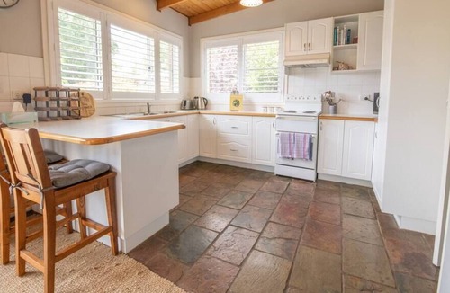 Orange East Villa | Dora Cottage - Central, Cosy & Convenient