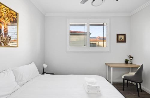 Cabramatta House | Double Bed at Central Cabramatta Foodies Paradise - Shared Bathroom and Amenities