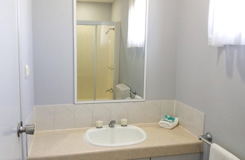 Alexandra Headland Cabin | Double Cabin 4 Berth - Double Cabin 4 Berth