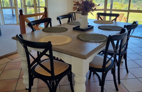 Nindaroo House | Doug's Place - Spectacular Views + Tennis Court