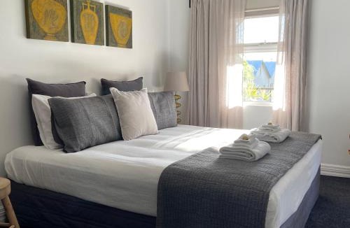Albany Apartment | Downtown, Contemporary and Artistic