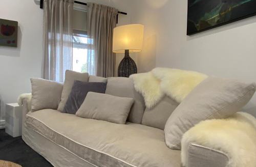 Albany Apartment | Downtown, Contemporary and Artistic