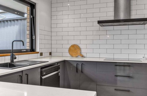 Bogangar House | Dream beachside escape, three-minute walk from the stunning Cabarita Beach.