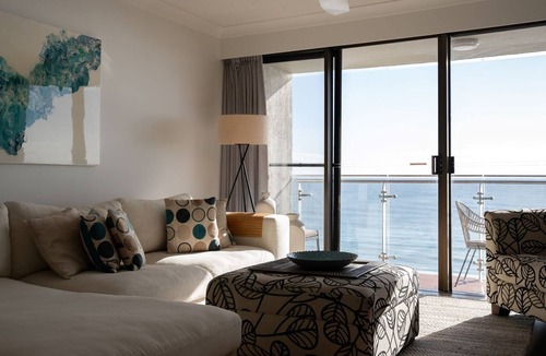 Palm Beach Apartment | Dream holiday escape, 2-bed 2-bath ocean front sea view apartment on Palm Beach!