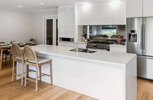 Dromana House | Dromana Drift Pool Retreat