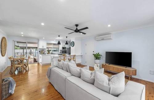 Currumbin Waters House | Drumfish Summary: Wel