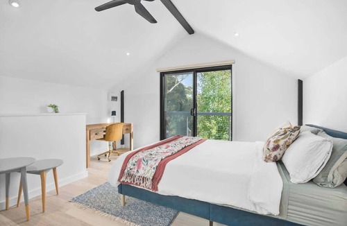 Smiths Gully Cabin | Duck'n Hill Loft (& EV charge station!)