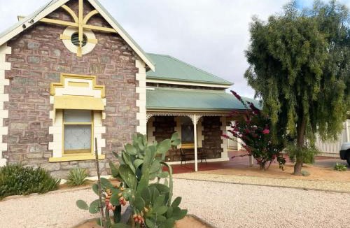Broken Hill House | Ducks & Drakes Outback House
