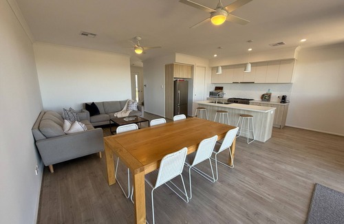 Muloowurtie House | Dune Sea - Modern 2 storey , Beachfront! Off Peak special available!
