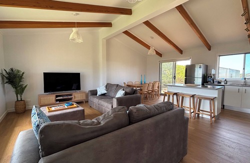 Waterhouse House | DUNE VIEW ROBE - 200m to Beach - Recently Renovated (2025) - Amazing Views