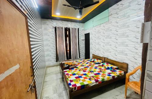 Mathura House | Dwarkapuri Paras guest house