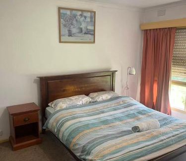 Bundoora House | E Convenient, livable, and close to commercial districts近商圈电车大学便利别墅大床房