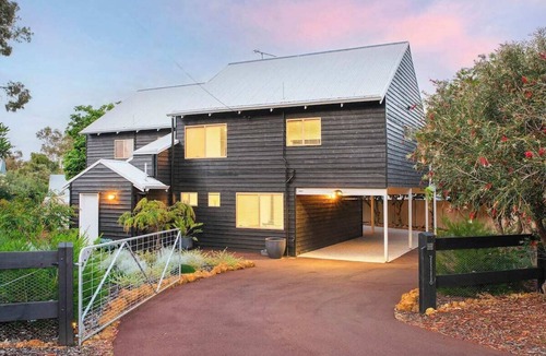 Eagle Bay House | Eagle Bay Summerhaus - over the road from beach