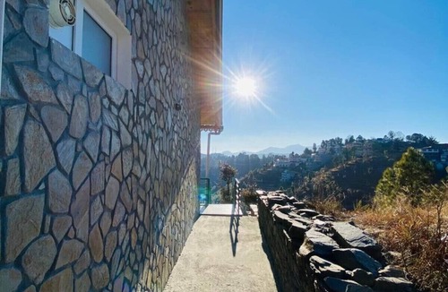 Mukteshwar Villa | Earthview Stays - Colonel's Retreat , Mukteshwar : A serene Mountain escape .