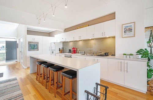 Lindisfarne House | Eastern Shore Escape Panoramic Modern Comforts