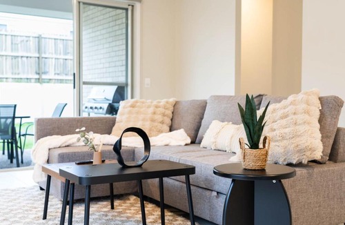 Loganlea House | Easy Days & Soft Mornings between BNE City & GC - Holiday Home